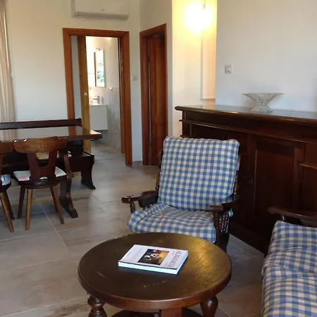 Stefania With Private Pool And Double Bathroom Apartmán